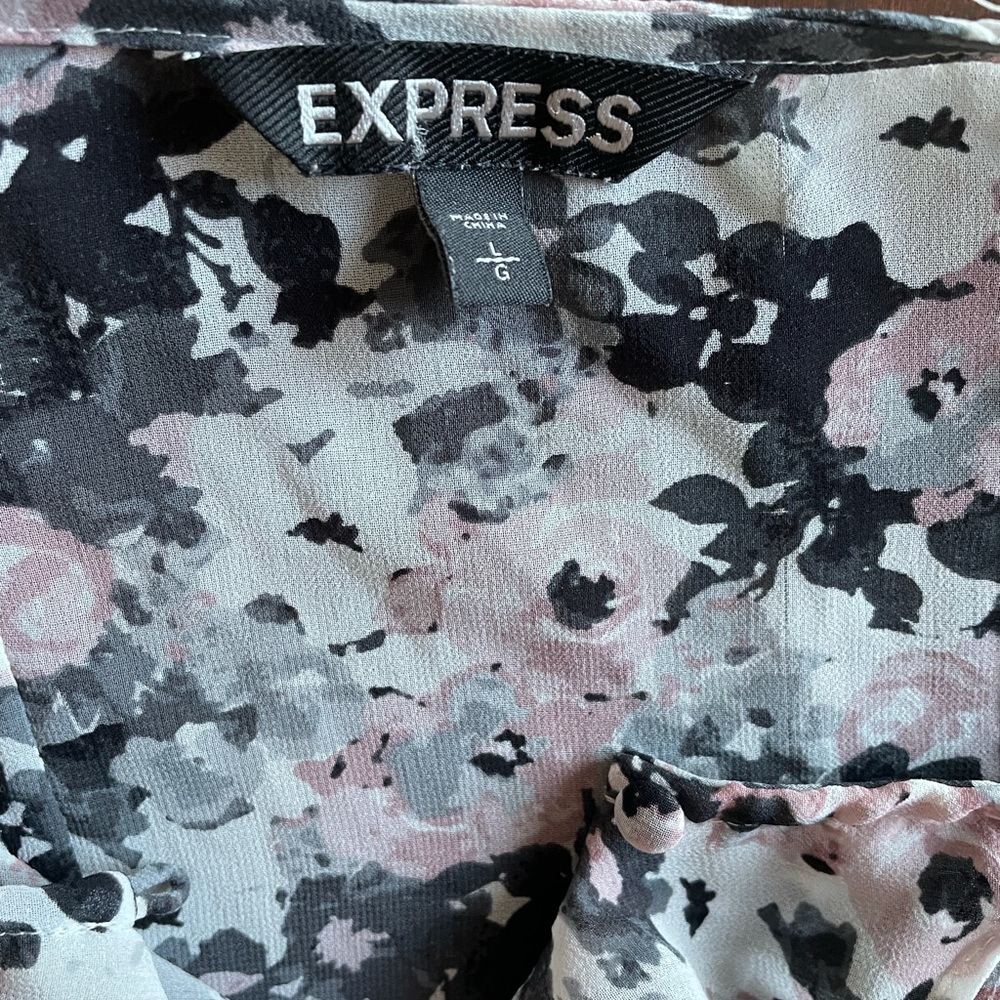 🤍 Express Floral Ruffle Blouse || Size Large - Picture 4 of 5